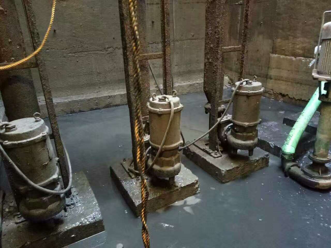 唐河污水池清理